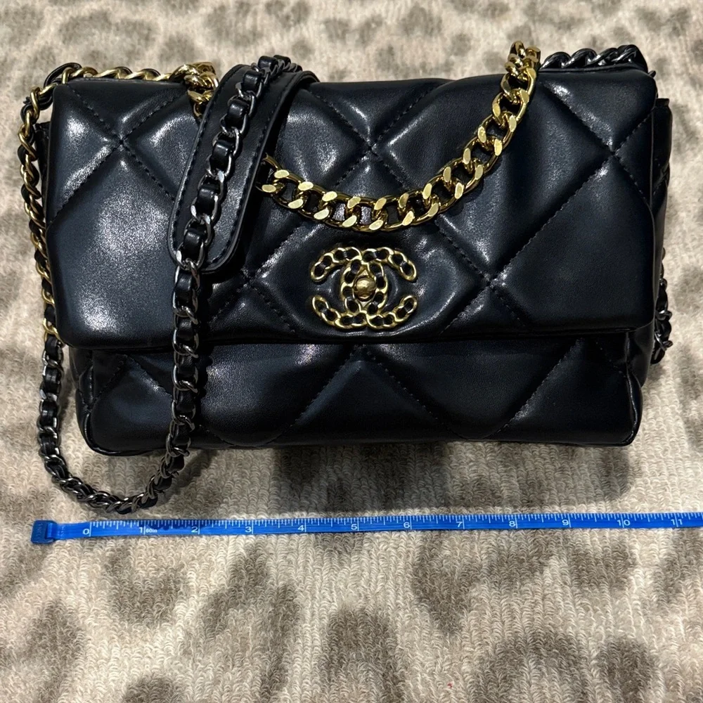 Black Quilted Shoulder Bag with Gold Chain *this is NOT a famous designer* - Picture 2 of 9